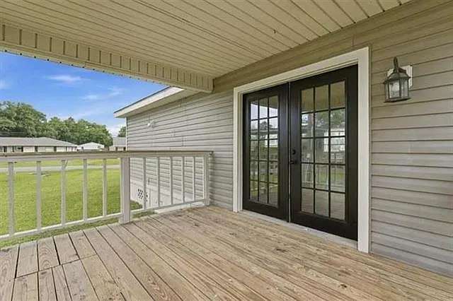 2521 Jayson St — Photo 17