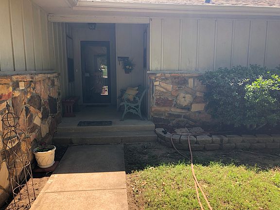 3rd image of 604 N Bristow Ave