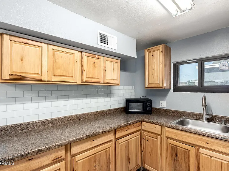 1920 W Tonto St #1 — Photo 10