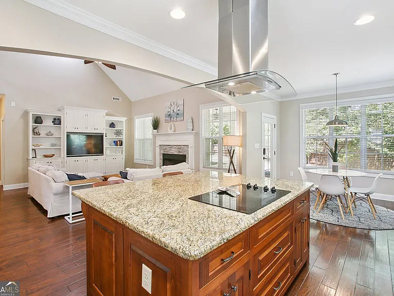 728 Gittings Ave — Photo 9
