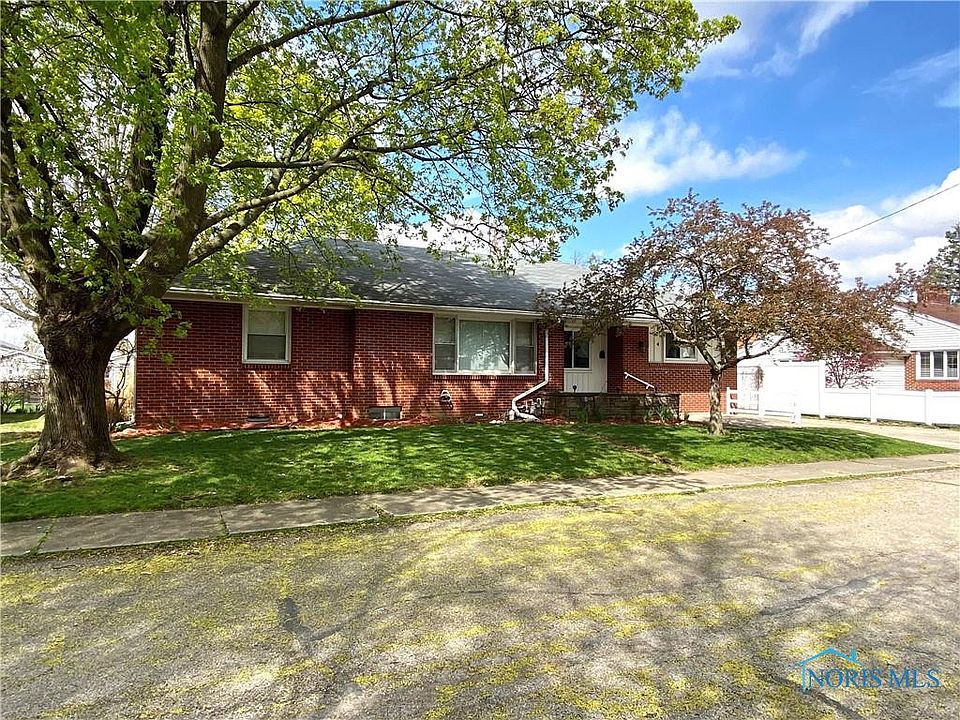 1st image of 4 Pelton Dr