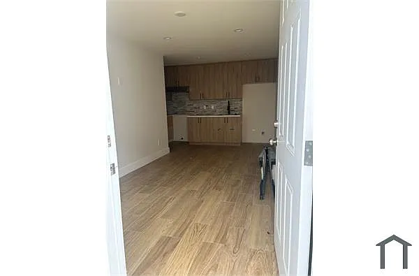 Building Photo - 827 W Colden Ave #825-1-2