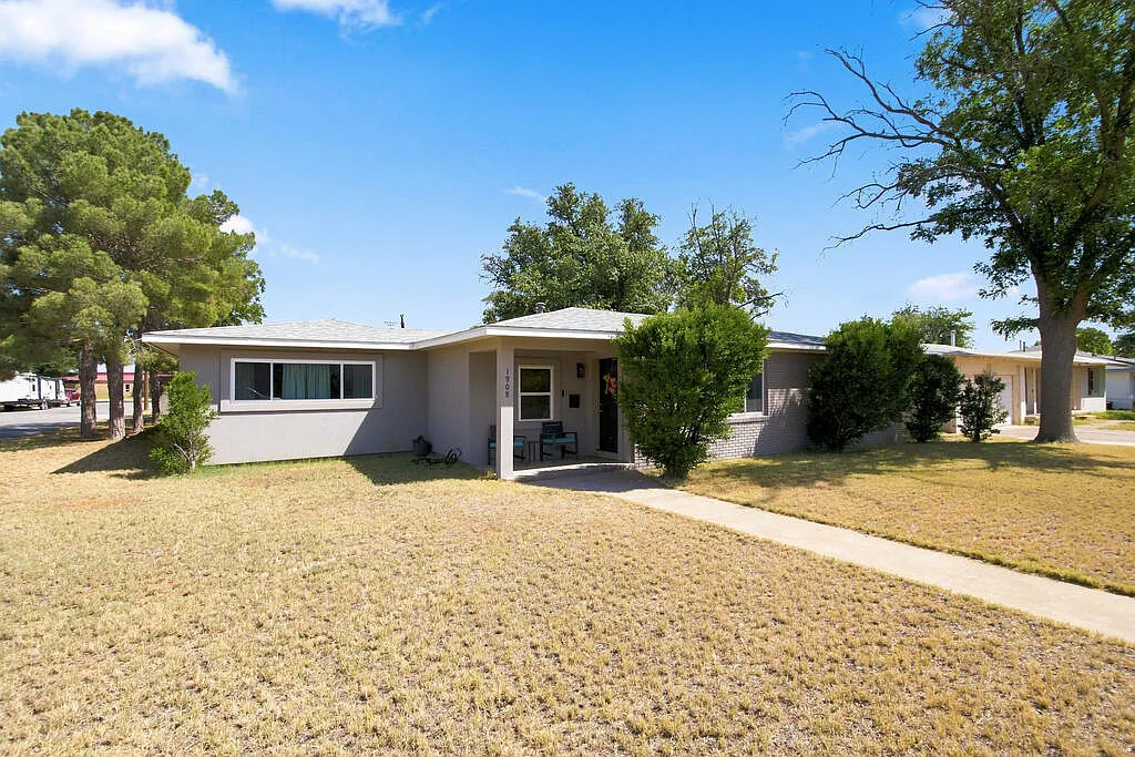 4 bed, 3.0 bath, 2289 sqft, $3,500 — Photo 3
