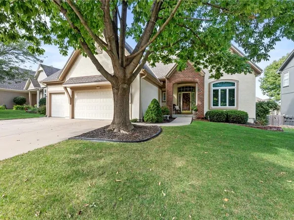8000 W 154th St, Overland Park, KS 66223