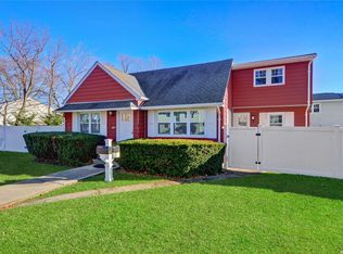 296 Old Country Rd, Deer Park, NY 11729