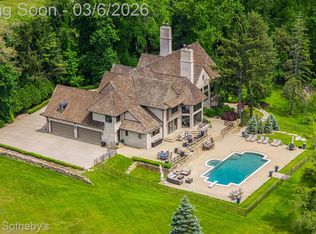 26377 Willowgreen Dr, Franklin, MI 48025