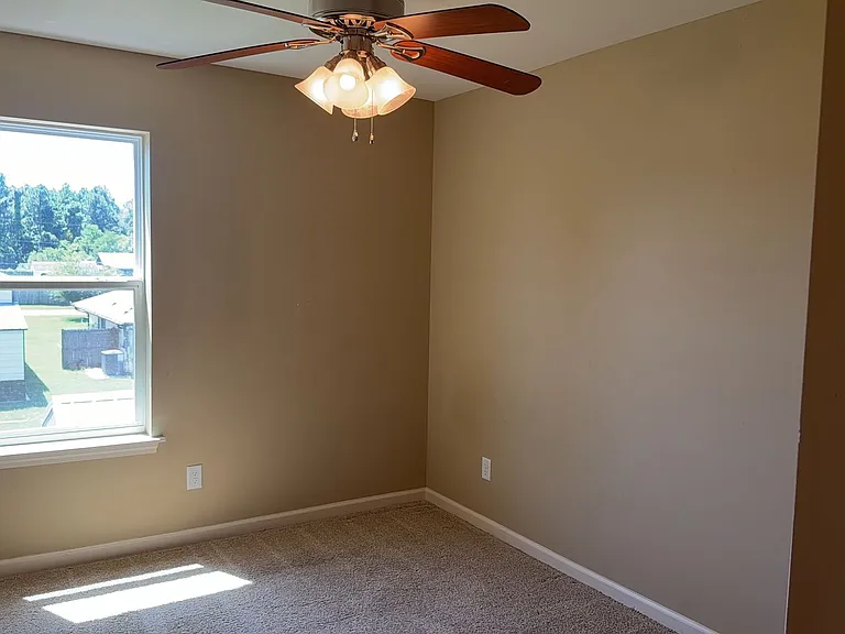2407 Astrid Ln — Photo 15
