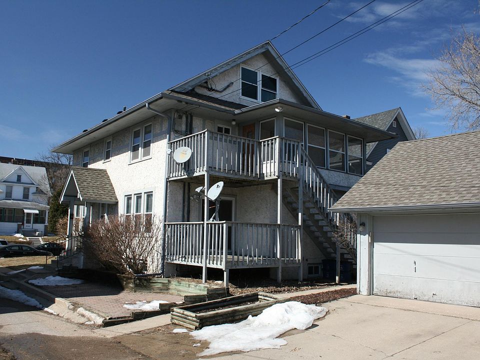 Quiet, top unit of duplex with entrance from front and back