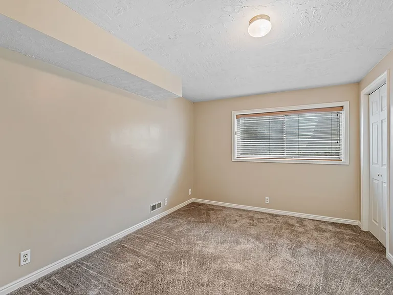 1649 E Michael Way — Photo 28