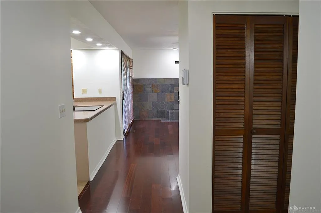 3 bed, 2.0 bath, 1923 sqft, $2,095 — Photo 4