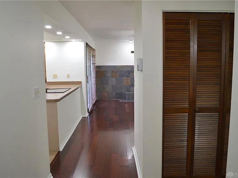 1280 Kentshire Dr — Photo 4