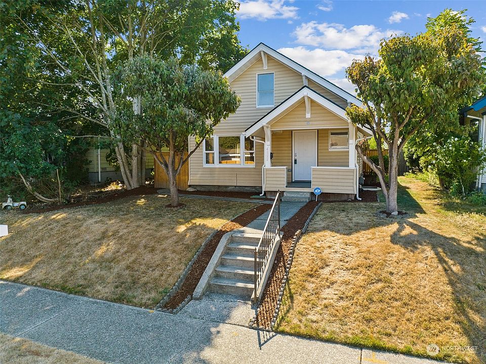 Front of home from sidewalk>