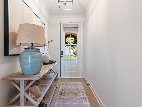 3rd image of 1040 Clifton Rd