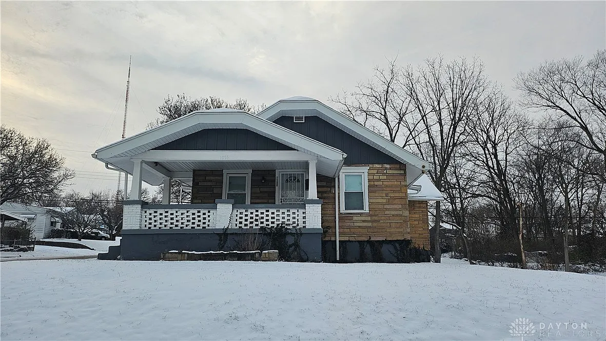 1035 McArthur Ave photo 1