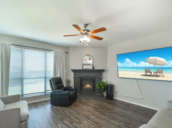 49 Heron Bay Ct, Sanger, TX 76266