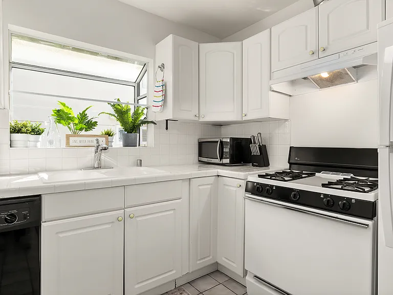 1169 Amherst Ave #1173-1/2 — Photo 13