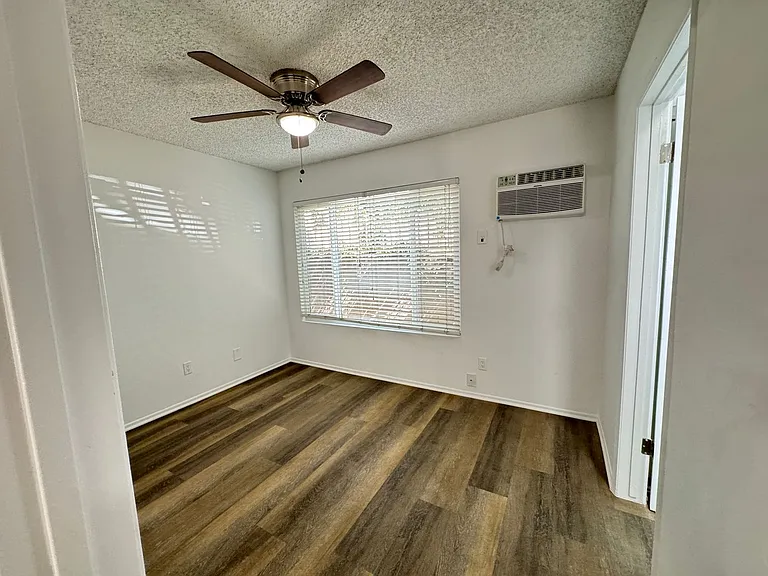 6736 Cleon Ave — Photo 23