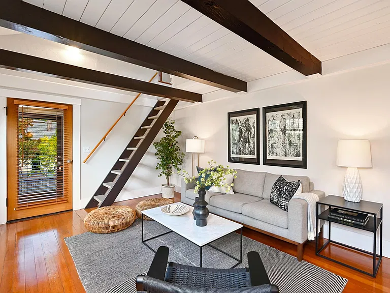 517 W Pleasant Pl — Photo 4