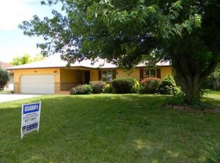 2210 Applewood Ln, Salina, KS 67401