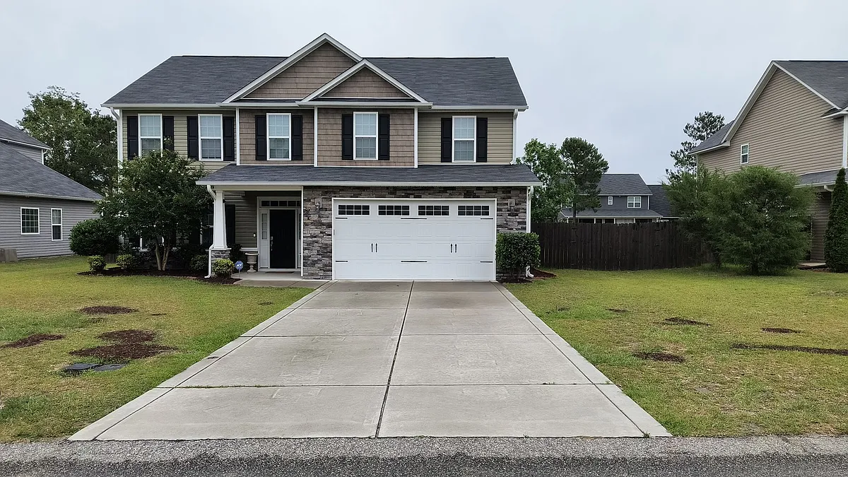Building Photo - 4017 Quarry Hollow Dr