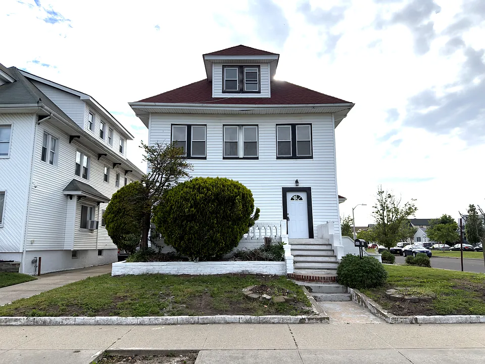 517 Laurelton Blvd #1