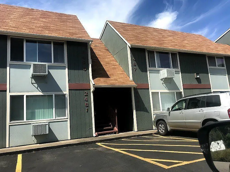 Building Photo - 2487 NE Kerr St #12