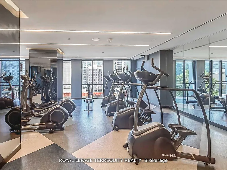 1 Yorkville Ave #4202 — Photo 8
