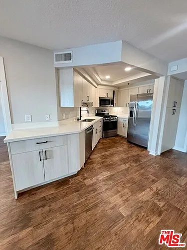 7660 Beverly Blvd #324 Photo 1