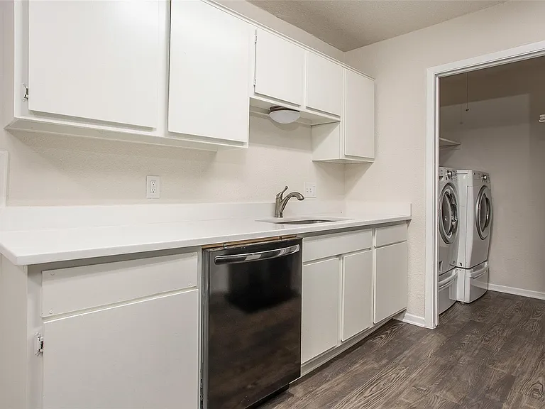 5022 Donnelly Ave — Photo 10