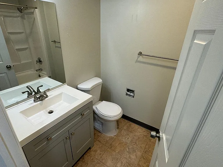 915 SW Adams Ave — Photo 17