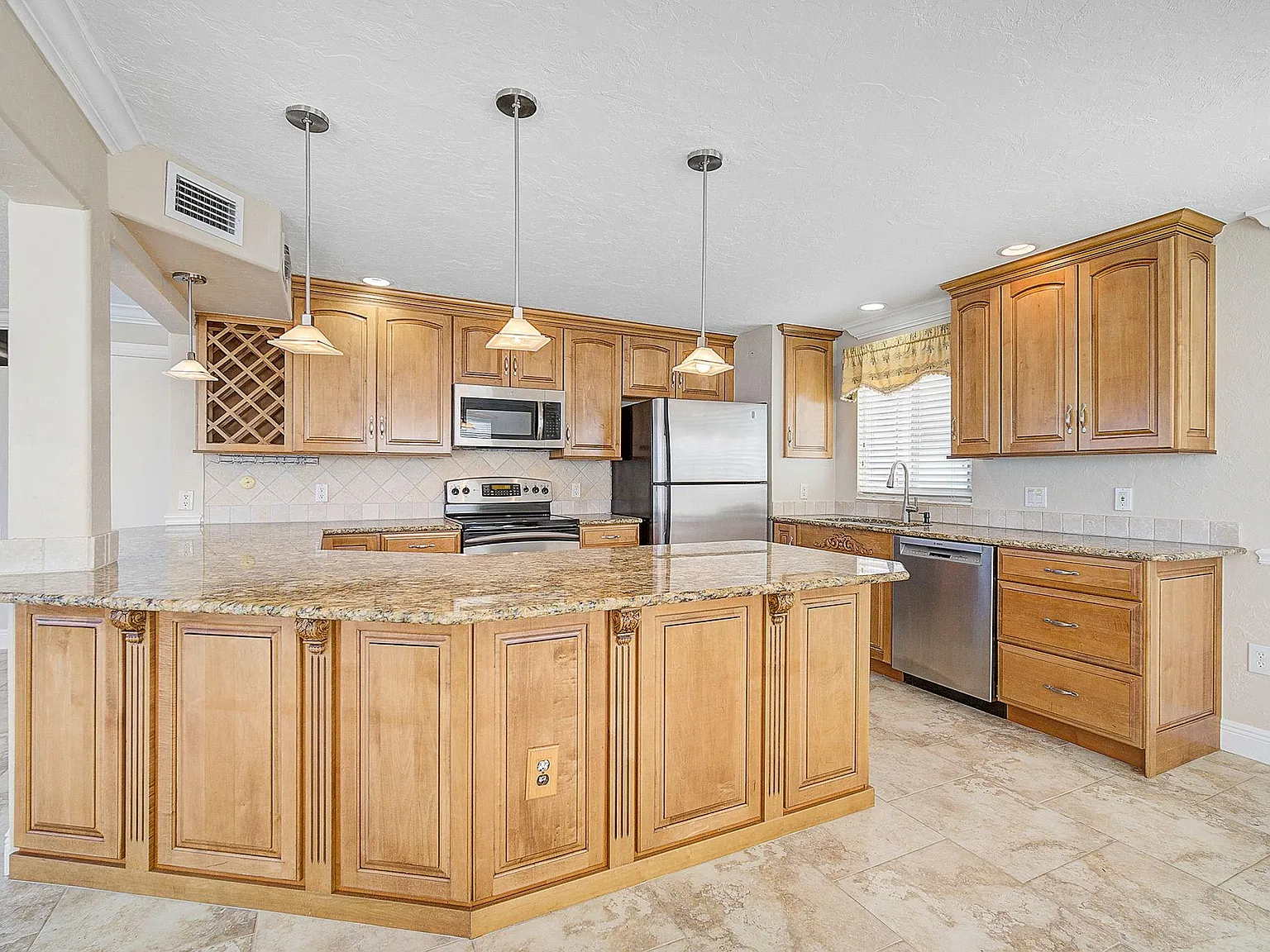 2 bed, 1850 sqft, $3,650 — Photo 4