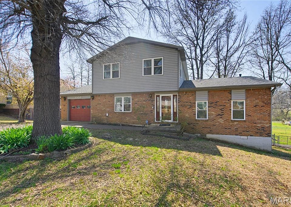 1st image of 1936 Fernwood Rd
