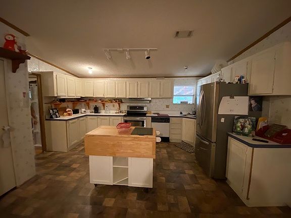 4th image of 239 Holly Hill Dr