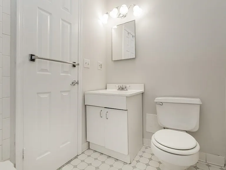 509 Monroe St #4R — Photo 11