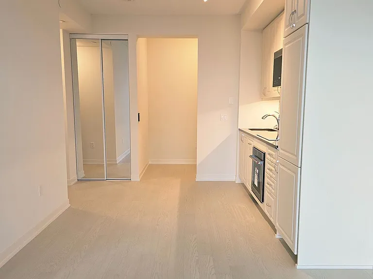 38 Annie Craig Dr #Penthouse 207 — Photo 5