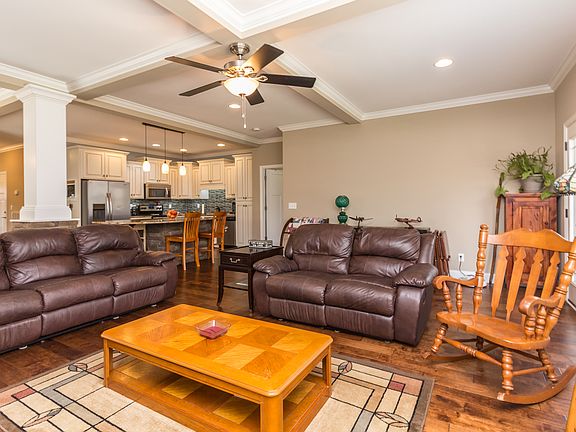 4th image of 2735 Waterhaven Dr