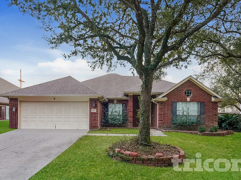 3111 Palm Island Cir — Photo 1