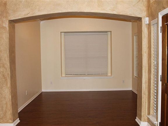 3rd image of 436 Persimmon Dr