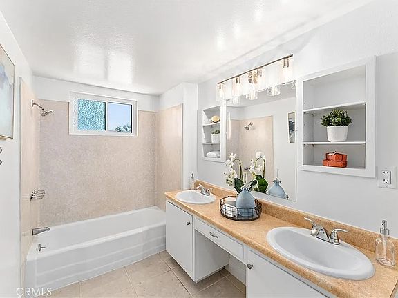 3rd image of 8233 Henderson Grn