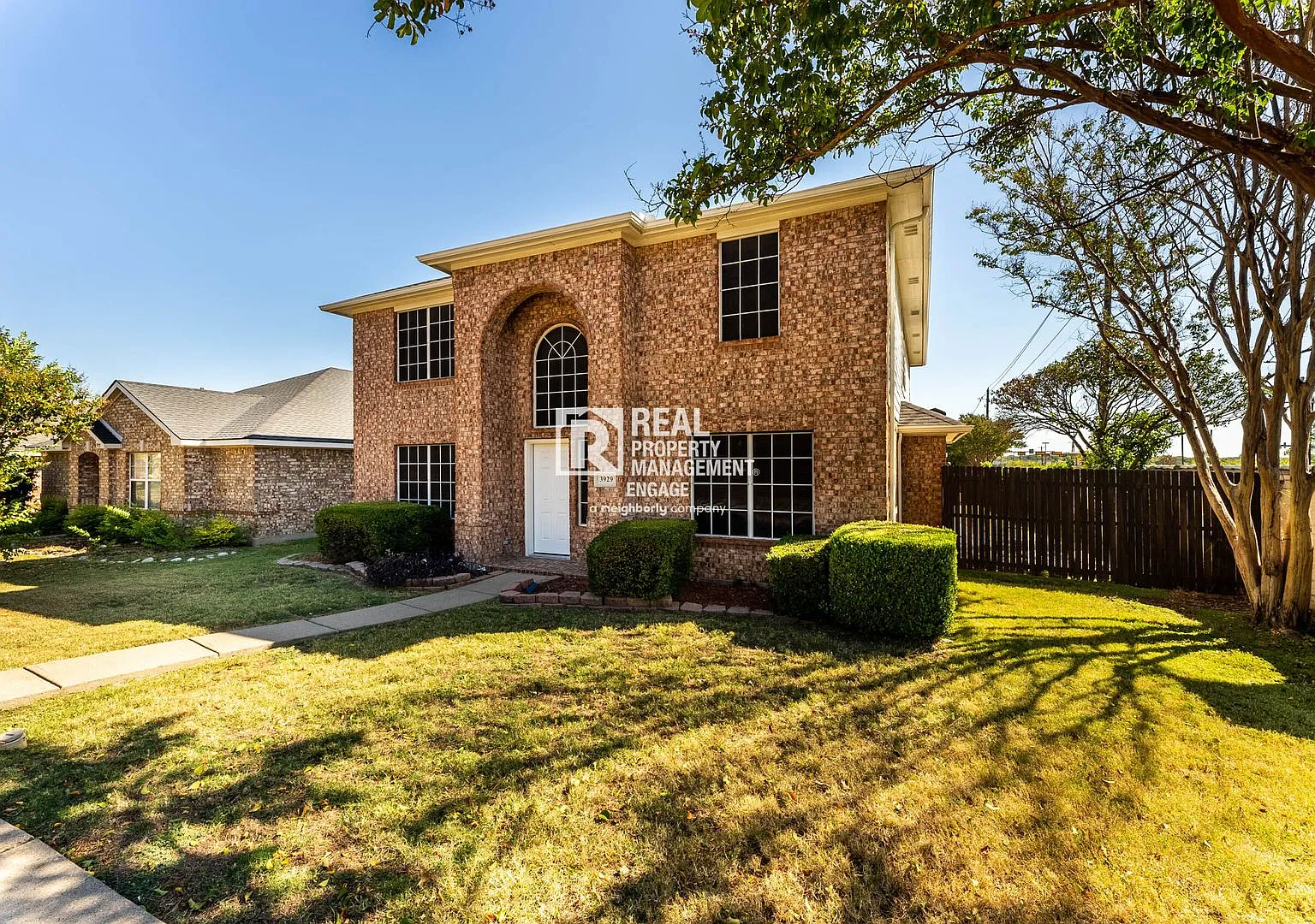 Beautiful 3 bed 2.5 Corner Home Ready to Move-In! — Photo 4