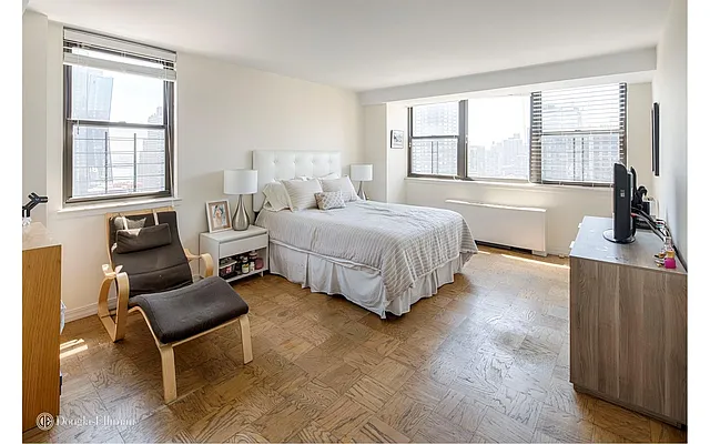 Rented by Douglas Elliman | media 15
