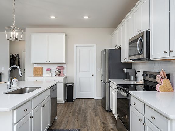 3rd image of 36 Dreher Dr