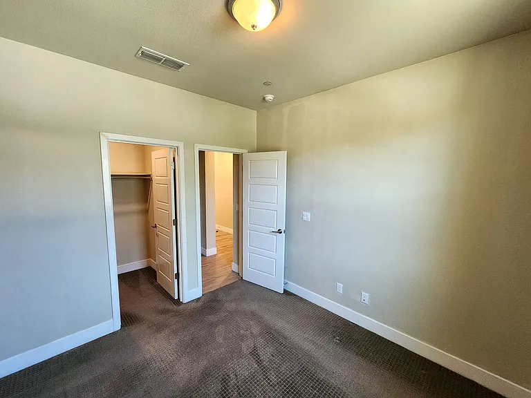 4549 Maple Crest St — Photo 10