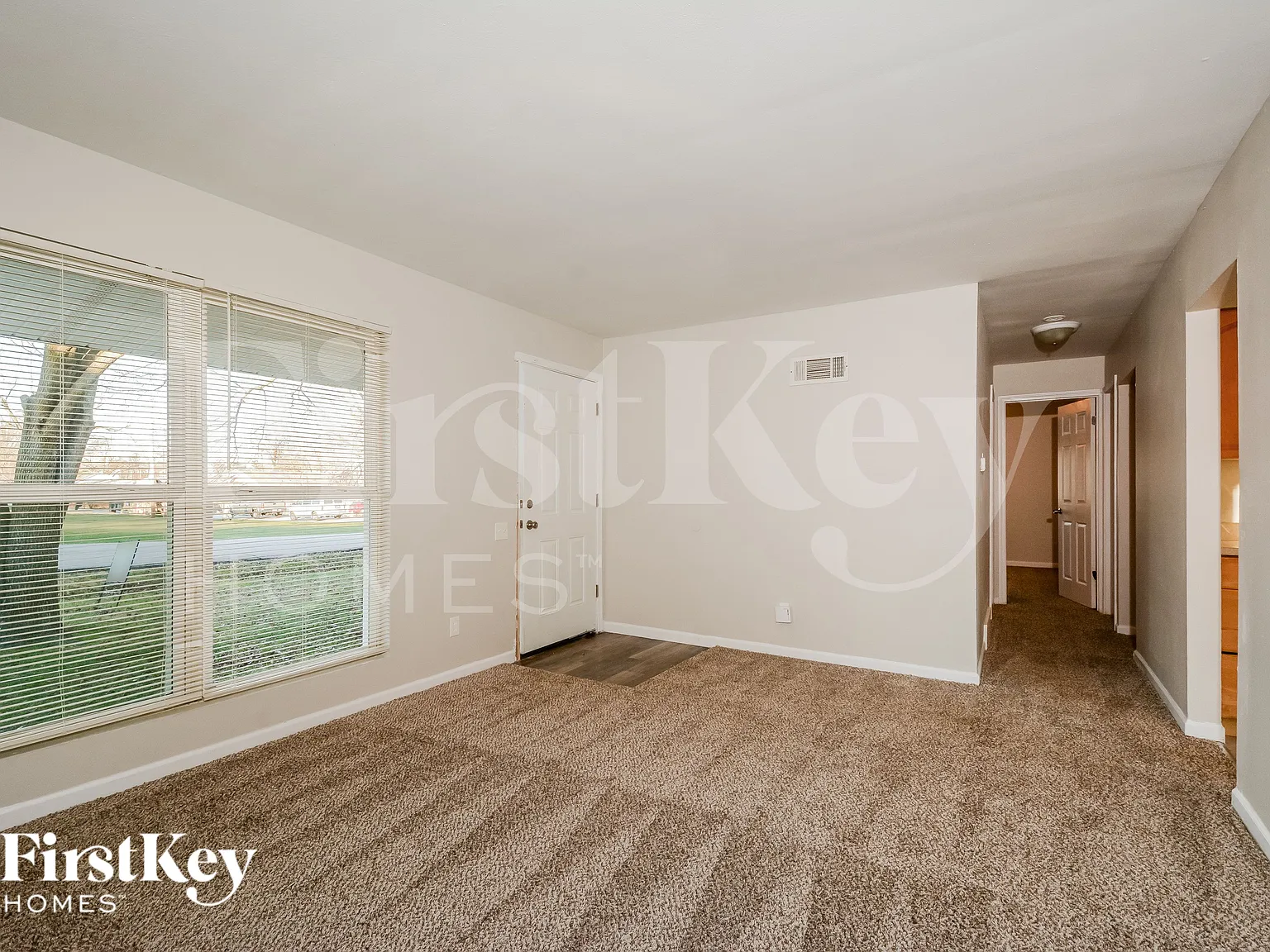 3 bed, 1.0 bath, 912 sqft, $1,975 — Photo 4