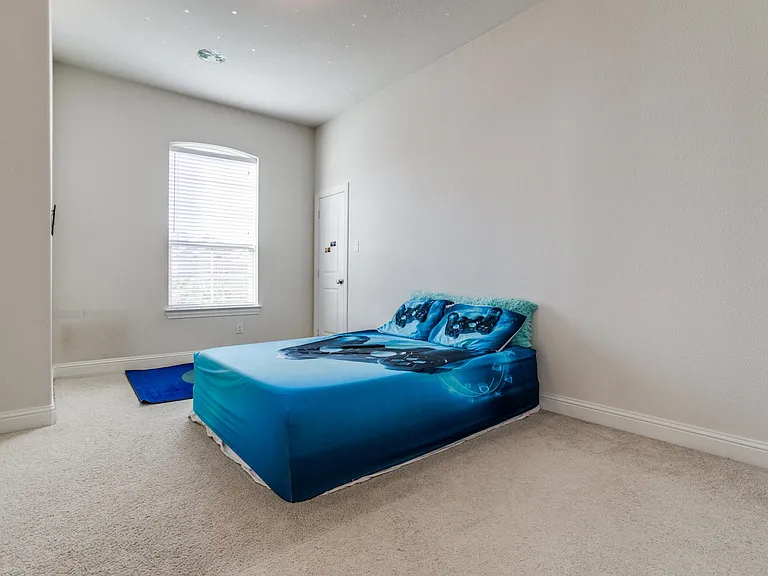 Bedroom with carpet