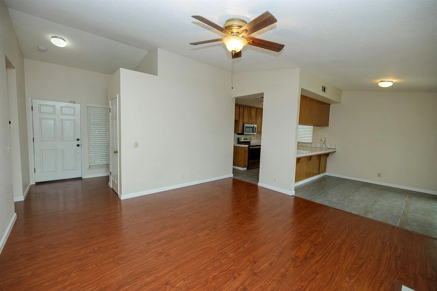 3 bed, 1159 sqft, $2,450 — Photo 2