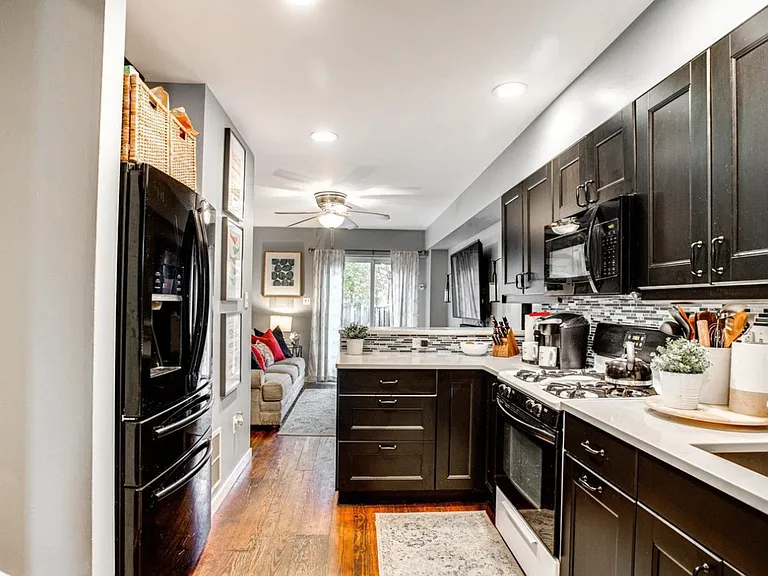 736 McHenry St — Photo 10