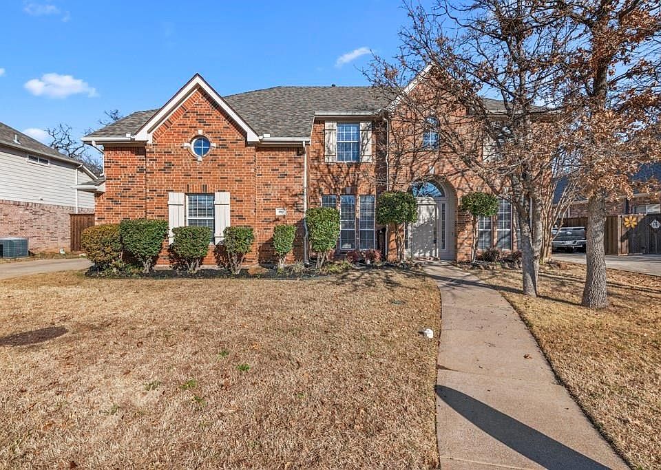 1st image of 3907 Park Wood Dr