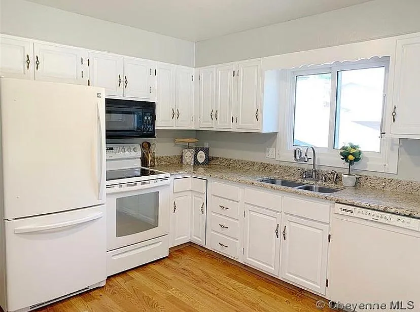 6404 Kevin Ave — Photo 4