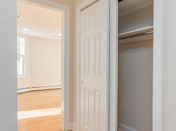 77 West 50th Street image 2 of 16